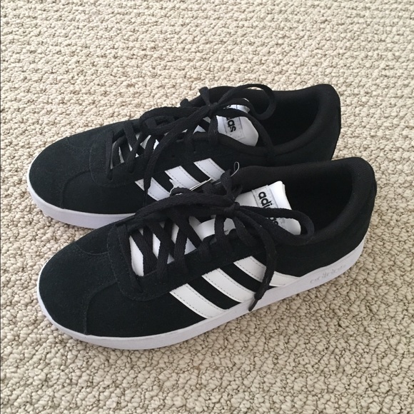 🆕 Adidas black suede leather sneaker shoes - Picture 3 of 3